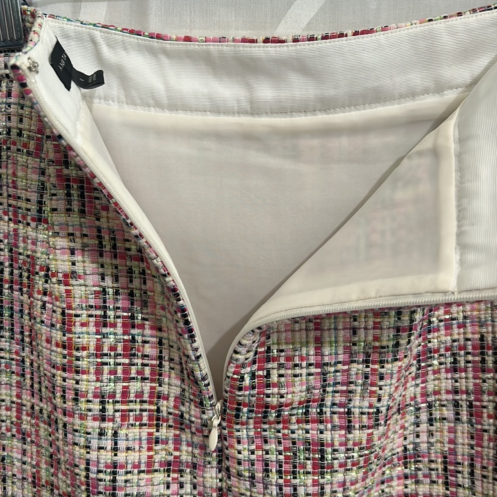 Ann Taylor Pink Tweed skirt, Size 8 - Picture 3 of 8